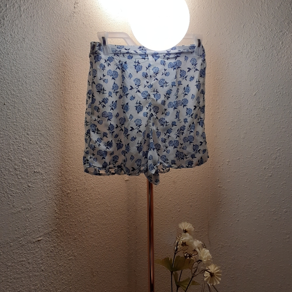 Cute high waisted flowy shorts